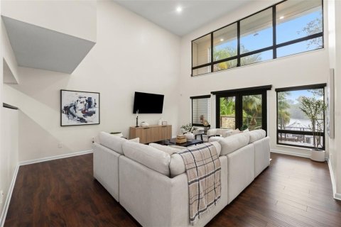 House in Tampa, Florida 3 bedrooms, 299.61 sq.m. № 2395781 - photo 7
