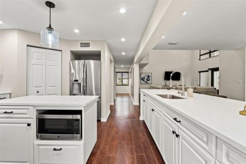 House in Tampa, Florida 3 bedrooms, 299.61 sq.m. № 2395781 - photo 13