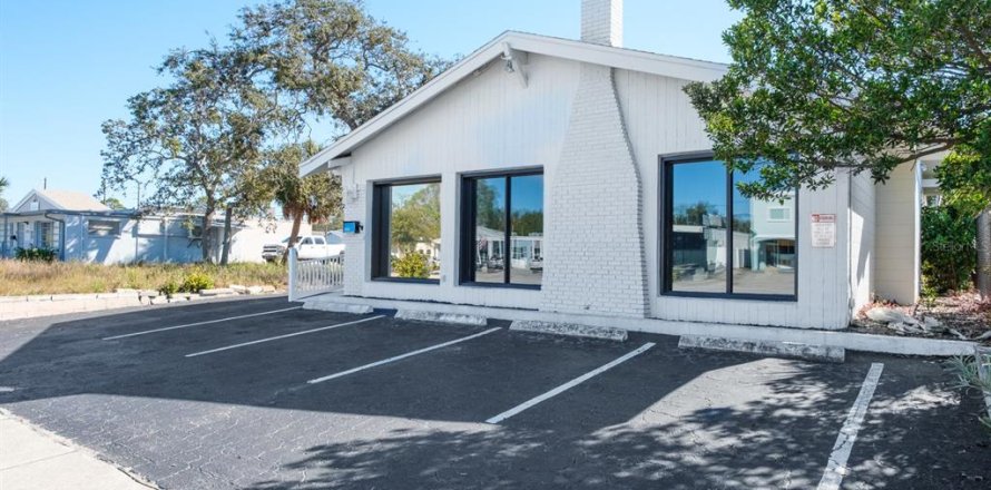 Immobilier commercial à Saint Petersburg, Floride 166.11 m2 № 2120361