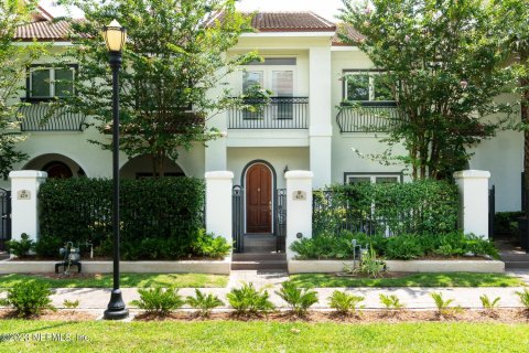 House in Jacksonville, Florida 3 bedrooms, 193.61 sq.m. № 771265 - photo 1