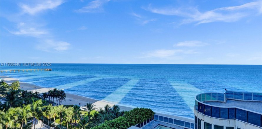 Кондоминиум с 3 спальнями в Санни-Айлс-Бич, Флорида № 1994373