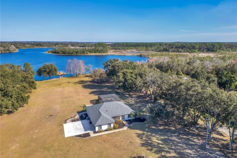 House in Groveland, Florida 3 bedrooms, 158.49 sq.m. № 2094187
