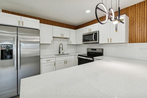 Casa en venta en Tampa, Florida, 6 dormitorios, 176.33 m2 № 2109201 - foto 26