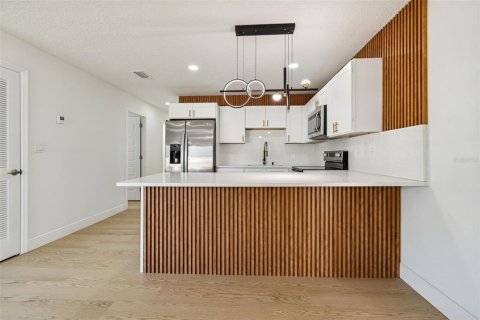Casa en venta en Tampa, Florida, 6 dormitorios, 176.33 m2 № 2109201 - foto 20
