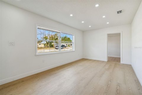 Casa en venta en Tampa, Florida, 6 dormitorios, 176.33 m2 № 2109201 - foto 19