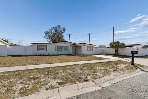 Casa en venta en Tampa, Florida, 6 dormitorios, 176.33 m2 № 2109201 - foto 2