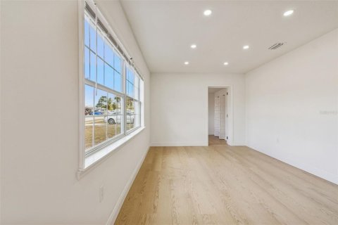 Casa en venta en Tampa, Florida, 6 dormitorios, 176.33 m2 № 2109201 - foto 13