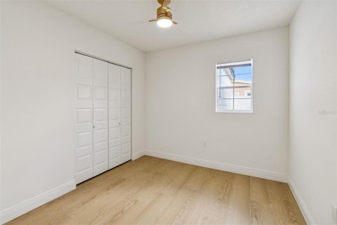 Casa en venta en Tampa, Florida, 6 dormitorios, 176.33 m2 № 2109201 - foto 30