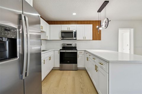 Casa en venta en Tampa, Florida, 6 dormitorios, 176.33 m2 № 2109201 - foto 23