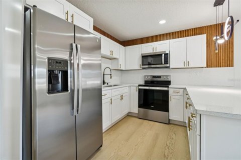 Casa en venta en Tampa, Florida, 6 dormitorios, 176.33 m2 № 2109201 - foto 24