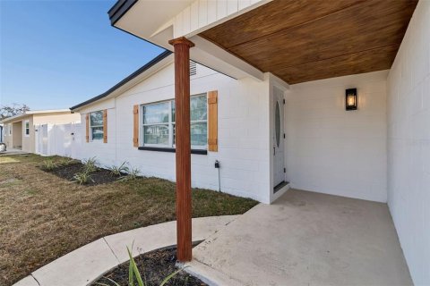 Casa en venta en Tampa, Florida, 6 dormitorios, 176.33 m2 № 2109201 - foto 10