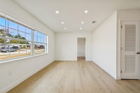 Casa en venta en Tampa, Florida, 6 dormitorios, 176.33 m2 № 2109201 - foto 22