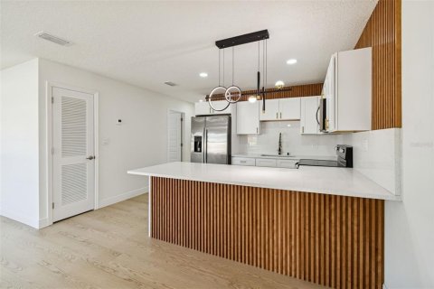Casa en venta en Tampa, Florida, 6 dormitorios, 176.33 m2 № 2109201 - foto 21