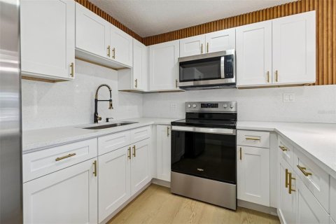 Casa en venta en Tampa, Florida, 6 dormitorios, 176.33 m2 № 2109201 - foto 25