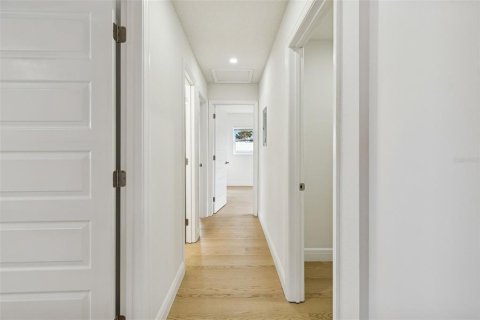 Casa en venta en Tampa, Florida, 6 dormitorios, 176.33 m2 № 2109201 - foto 29