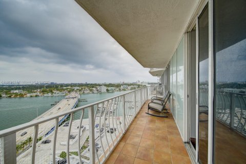 Купить кондоминиум в Норт-Бей-Виллидж, Флорида 2 спальни, 98.57м2, № 1978739 - фото 11