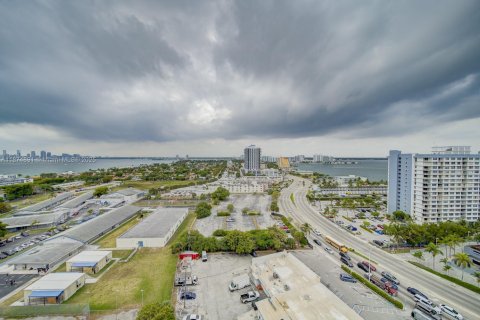 Купить кондоминиум в Норт-Бей-Виллидж, Флорида 2 спальни, 98.57м2, № 1978739 - фото 9