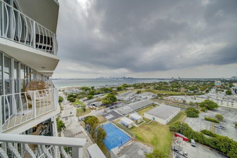 Купить кондоминиум в Норт-Бей-Виллидж, Флорида 2 спальни, 98.57м2, № 1978739 - фото 8