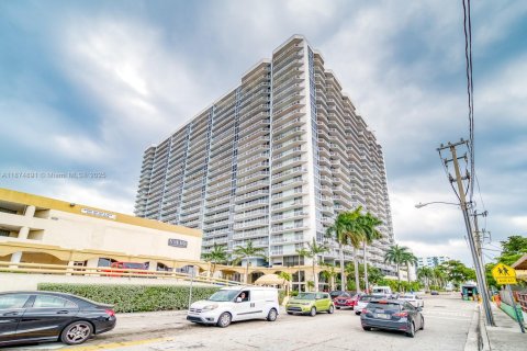 Купить кондоминиум в Норт-Бей-Виллидж, Флорида 2 спальни, 98.57м2, № 1978739 - фото 14