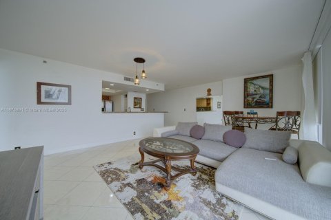 Купить кондоминиум в Норт-Бей-Виллидж, Флорида 2 спальни, 98.57м2, № 1978739 - фото 5