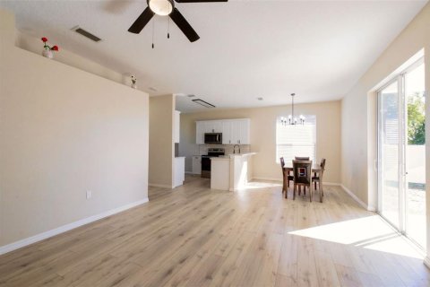 Villa ou maison à louer à Eustis, Floride: 3 chambres, 112.97 m2 № 2437299 - photo 6
