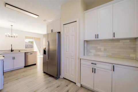 Villa ou maison à louer à Eustis, Floride: 3 chambres, 112.97 m2 № 2437299 - photo 8