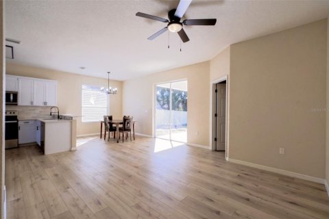 Villa ou maison à louer à Eustis, Floride: 3 chambres, 112.97 m2 № 2437299 - photo 4