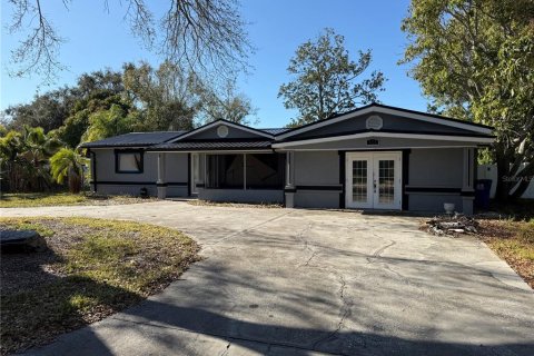 House in Saint Petersburg, Florida 3 bedrooms, 180.51 sq.m. № 2097884 - photo 2