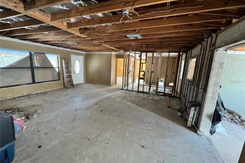 House in Saint Petersburg, Florida 3 bedrooms, 180.51 sq.m. № 2097884 - photo 10