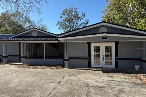 House in Saint Petersburg, Florida 3 bedrooms, 180.51 sq.m. № 2097884 - photo 3