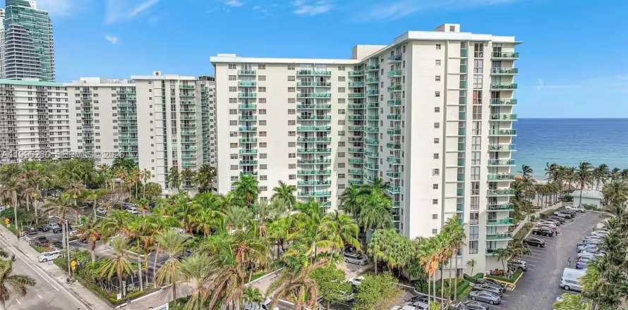 Condo à Hollywood, Floride, 1 chambre  № 2071871