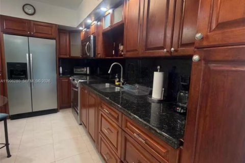 Copropriété à louer à Hollywood, Floride: 1 chambre, 81.2 m2 № 2071871 - photo 3
