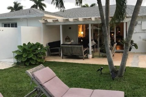Villa ou maison à louer à West Palm Beach, Floride: 3 chambres, 109.62 m2 № 822034 - photo 1