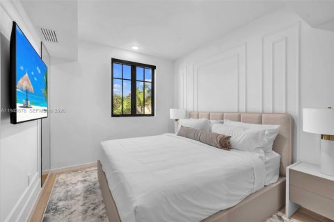 Condo in Coral Gables, Florida, 2 bedrooms  № 2002710 - photo 16