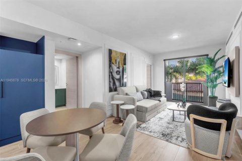 Condo in Coral Gables, Florida, 2 bedrooms  № 2002710 - photo 12