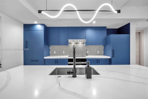 Condo in Coral Gables, Florida, 2 bedrooms  № 2002710 - photo 11