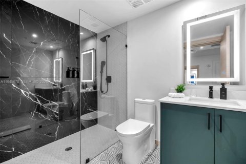 Condo in Coral Gables, Florida, 2 bedrooms  № 2002710 - photo 17