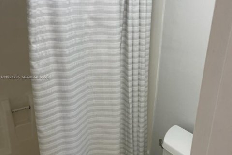 Apartamento en alquiler en North Miami, Florida, 1 dormitorio № 1982897 - foto 21
