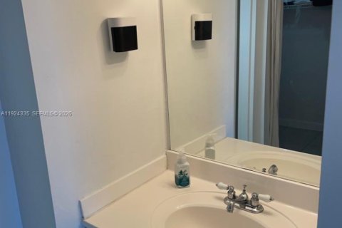 Apartamento en alquiler en North Miami, Florida, 1 dormitorio № 1982897 - foto 18
