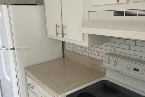 Apartamento en alquiler en North Miami, Florida, 1 dormitorio № 1982897 - foto 11