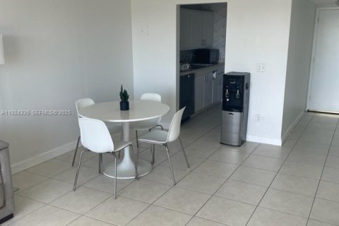 Apartamento en alquiler en North Miami, Florida, 1 dormitorio № 1982897 - foto 7