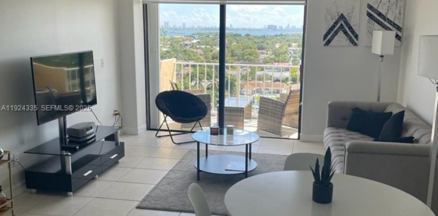 Apartamento en North Miami, Florida 1 dormitorio № 1982897