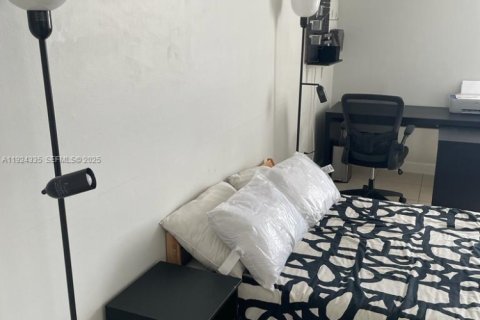 Apartamento en alquiler en North Miami, Florida, 1 dormitorio № 1982897 - foto 14