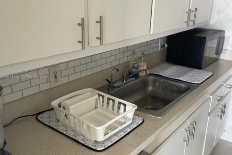 Apartamento en alquiler en North Miami, Florida, 1 dormitorio № 1982897 - foto 10