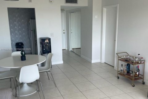 Apartamento en alquiler en North Miami, Florida, 1 dormitorio № 1982897 - foto 6