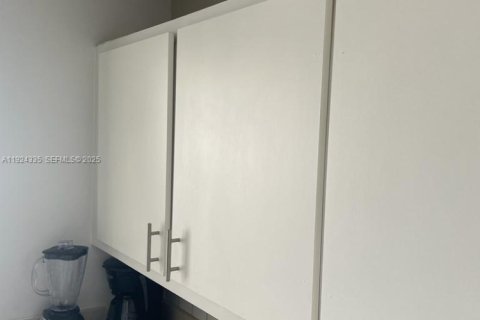 Apartamento en alquiler en North Miami, Florida, 1 dormitorio № 1982897 - foto 13