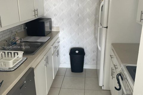 Apartamento en alquiler en North Miami, Florida, 1 dormitorio № 1982897 - foto 9