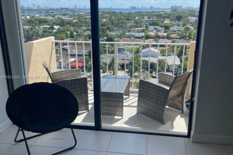 Apartamento en alquiler en North Miami, Florida, 1 dormitorio № 1982897 - foto 5