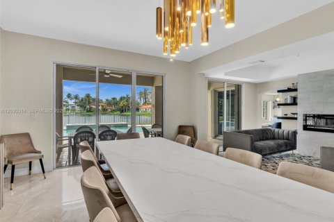 House in Miami Lakes, Florida 6 bedrooms, 300.26 sq.m. № 2275134 - photo 10