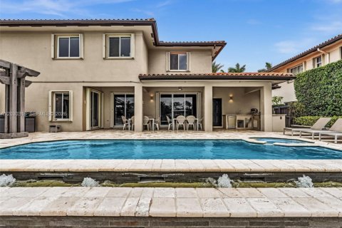 House in Miami Lakes, Florida 6 bedrooms, 300.26 sq.m. № 2275134 - photo 2